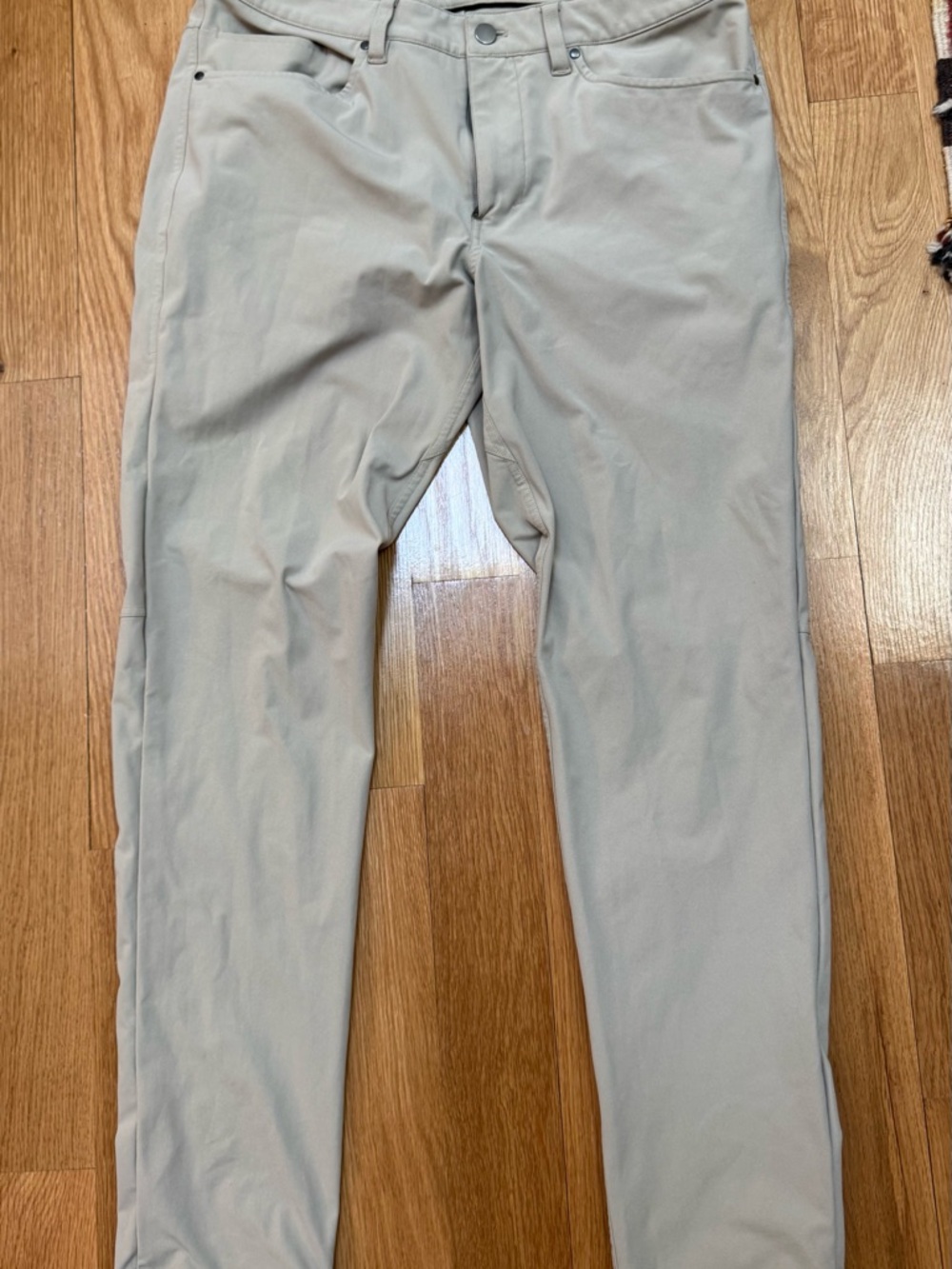 lululemon athletica Men's Chino Pants in Light Khaki